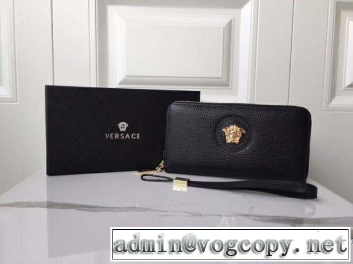 ヴェルサーチVERSACE 財布 2019年春夏のトレンドアイテム クラシカルな雰囲気