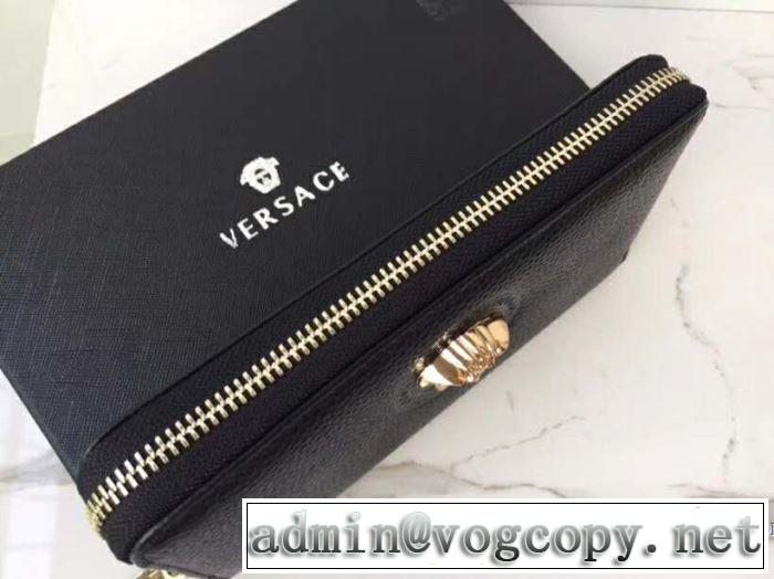 ヴェルサーチVERSACE 財布 2019年春夏のトレンドアイテム クラシカルな雰囲気