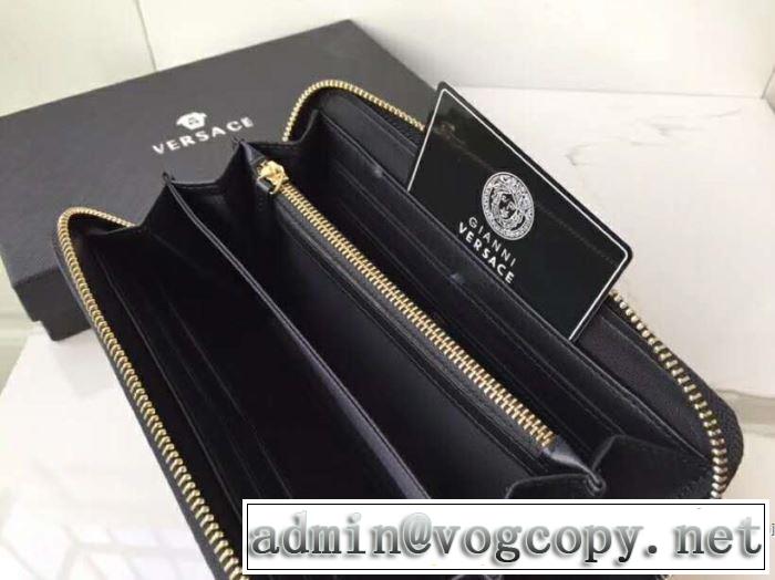 ヴェルサーチVERSACE 財布 2019年春夏のトレンドアイテム クラシカルな雰囲気