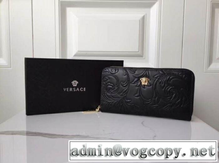 【2019春夏】最新コレクション 春夏のトレンドアイテム ヴェルサーチVERSACE 財布
