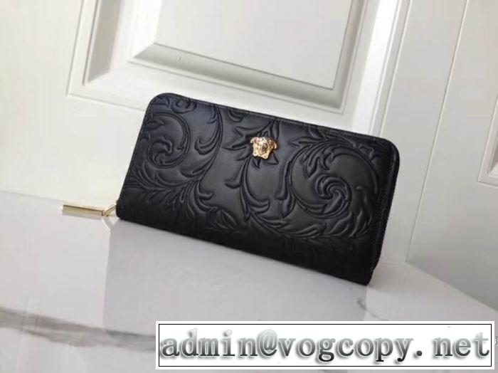 【2019春夏】最新コレクション 春夏のトレンドアイテム ヴェルサーチVERSACE 財布