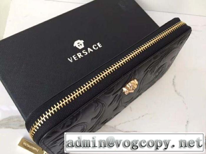 【2019春夏】最新コレクション 春夏のトレンドアイテム ヴェルサーチVERSACE 財布