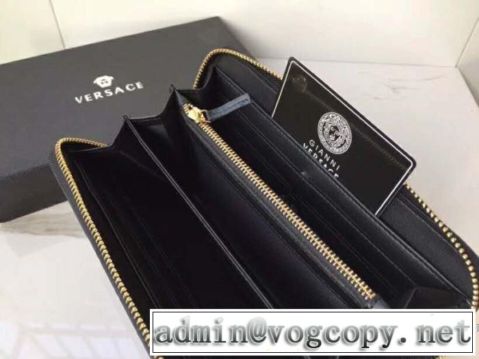 【2019春夏】最新コレクション 春夏のトレンドアイテム ヴェルサーチVERSACE 財布