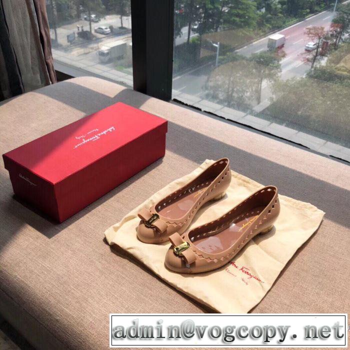 夏先に大活躍する 2019春夏の大注目トレンド サルヴァトーレフェラガモ FERRAGAMO ローファー 多色可選