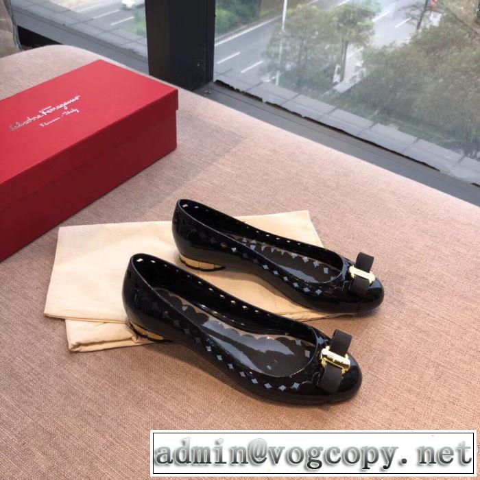 夏先に大活躍する 2019春夏の大注目トレンド サルヴァトーレフェラガモ FERRAGAMO ローファー 多色可選