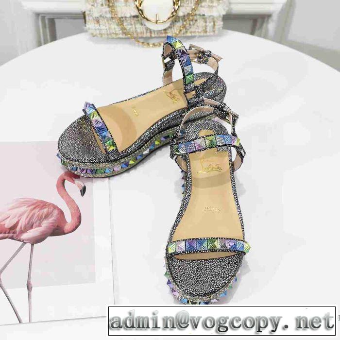 クリスチャンルブタン Christian Louboutin サンダル 2019年春夏のトレンドアイテム 夏らしい爽やかさ