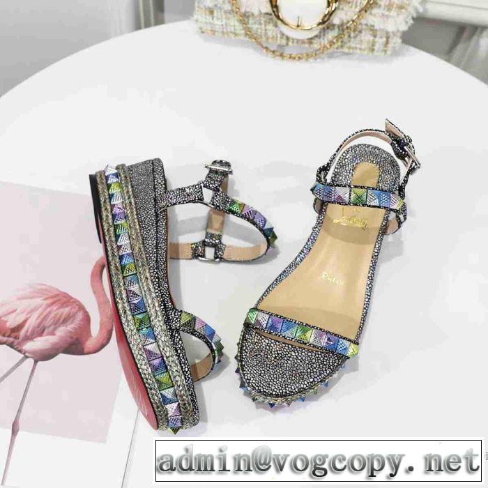 クリスチャンルブタン Christian Louboutin サンダル 2019年春夏のトレンドアイテム 夏らしい爽やかさ