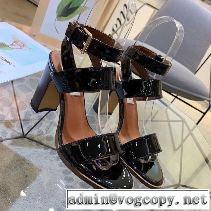 3色可選 サンダル 【2019春夏】最新コレクション 春夏を感じさせる ヴァレンティノ VALENTINO