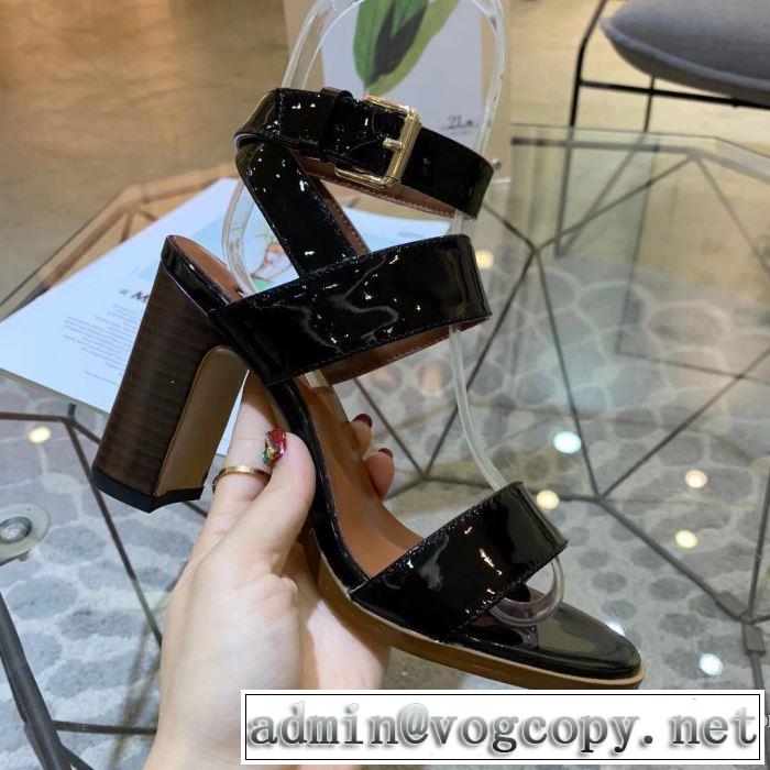 3色可選 サンダル 【2019春夏】最新コレクション 春夏を感じさせる ヴァレンティノ VALENTINO