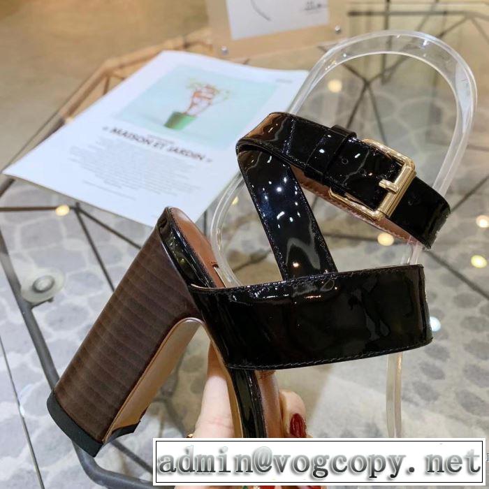 3色可選 サンダル 【2019春夏】最新コレクション 春夏を感じさせる ヴァレンティノ VALENTINO