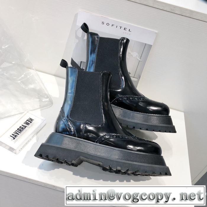 バーバリー【最新】2019年秋冬のトレンド速報  BURBERRY 優しいのに存在感 レザーブーツ 毎日はちょっとイイ秋冬新品