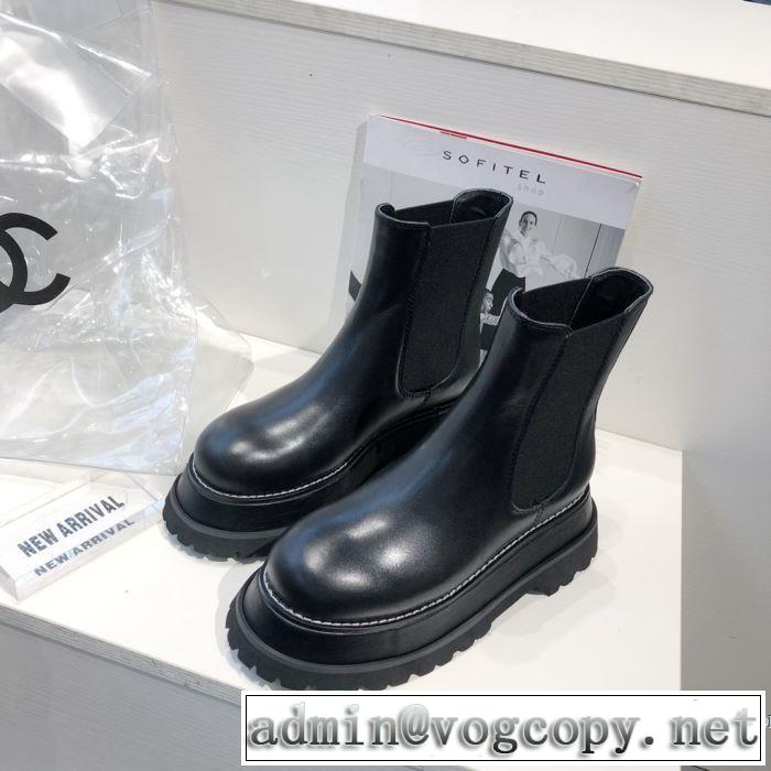レザーブーツ ファッショントレンドを早速チェック バーバリー2020秋冬流行ファション   BURBERRY  最高にCOOL秋冬新作