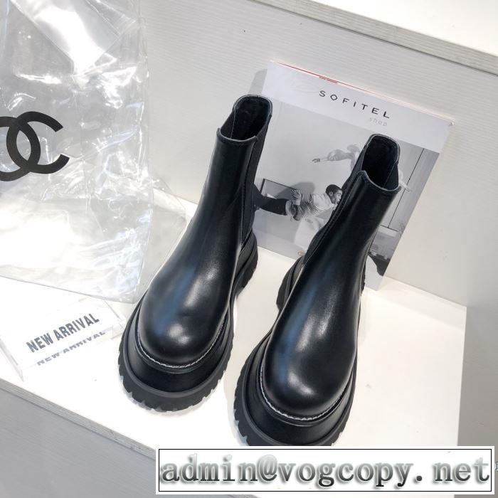 レザーブーツ ファッショントレンドを早速チェック バーバリー2020秋冬流行ファション   BURBERRY  最高にCOOL秋冬新作