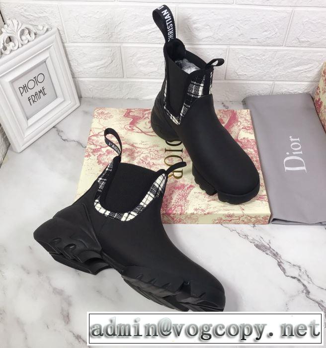 やっぱり優しい色 ディオール DIOR 3色可選 【2019秋冬トレンド】押さえておきたい レザーブーツ サイズのよさを感じる新作
