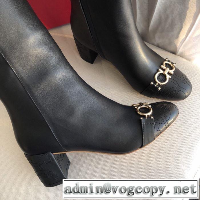 今季トレンド抜け感新品  今季トレンドをうまく取り サルヴァトーレフェラガモ FERRAGAMO レザーブーツ 【2019秋冬】の注目トレンド