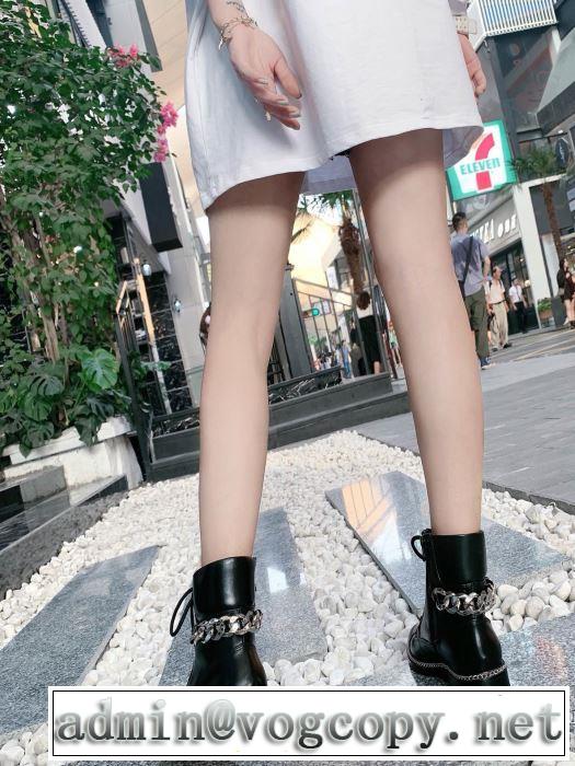 オシャレスタイルが今年流 ジバンシー 2019-20秋冬取り入れやすい GIVENCHY レザーブーツ おしゃれ感度が高い秋冬トレンド