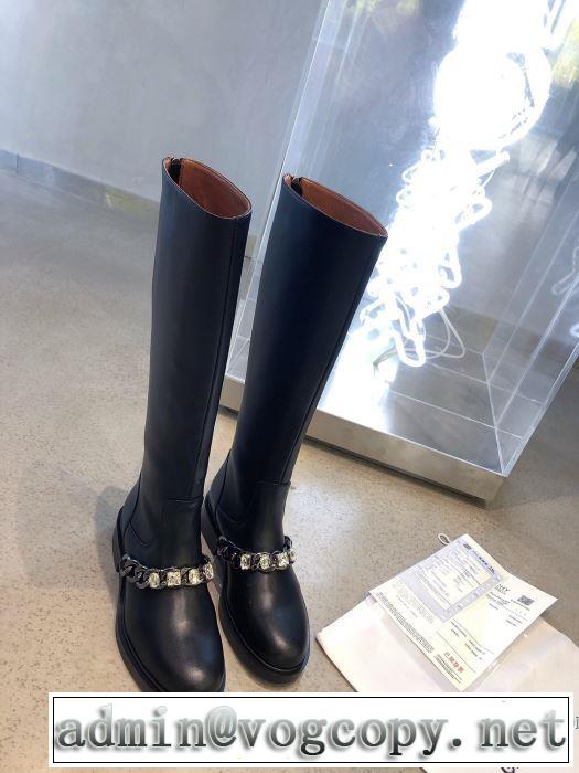 最新秋冬トレンドをチェック！2019-20秋冬 ジバンシー 今年の流行りファション GIVENCHY レザーブーツ 絶対おさえるべきカラーと最新