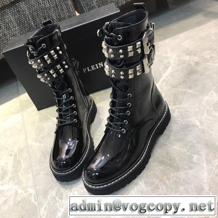 レザーブーツもちろん相性抜群  フィリッププレイン 速報！2019年秋ファッショントレンド  PHILIPP PLEIN 優しい色味がかわいい