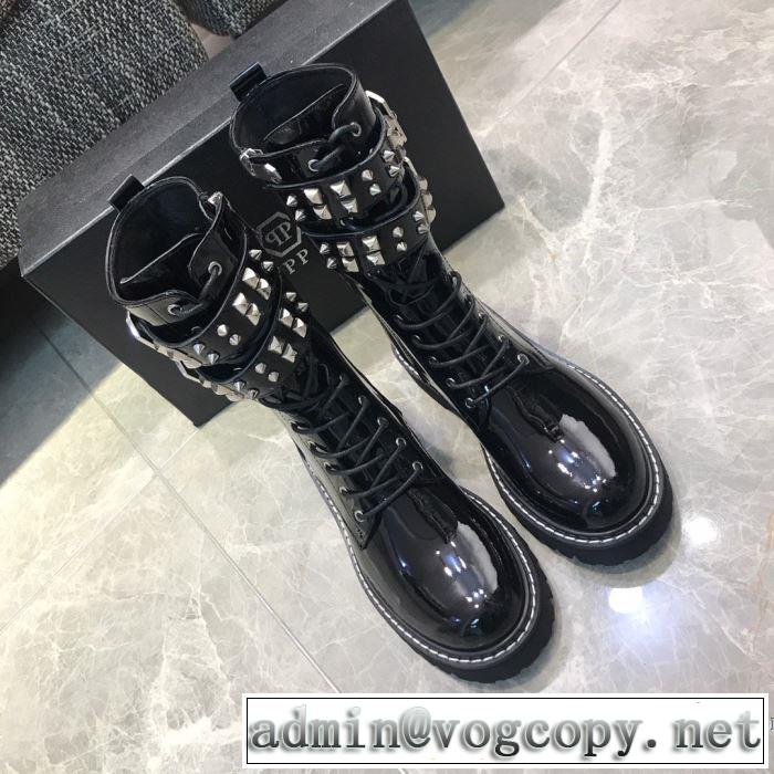 レザーブーツもちろん相性抜群  フィリッププレイン 速報！2019年秋ファッショントレンド  PHILIPP PLEIN 優しい色味がかわいい