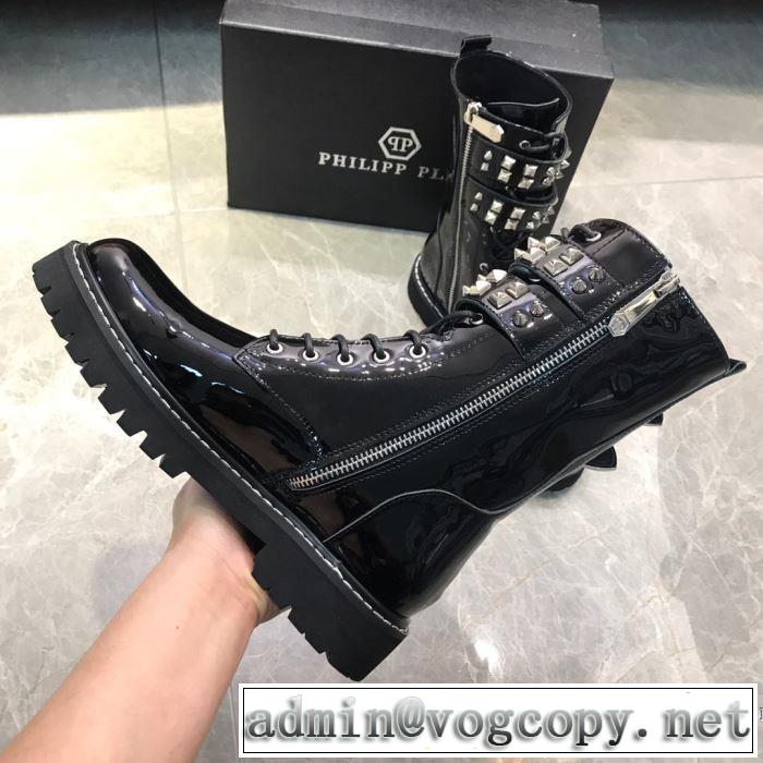 レザーブーツもちろん相性抜群  フィリッププレイン 速報！2019年秋ファッショントレンド  PHILIPP PLEIN 優しい色味がかわいい
