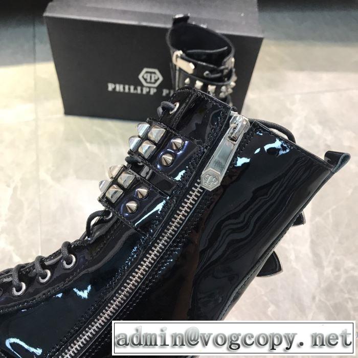 レザーブーツもちろん相性抜群  フィリッププレイン 速報！2019年秋ファッショントレンド  PHILIPP PLEIN 優しい色味がかわいい