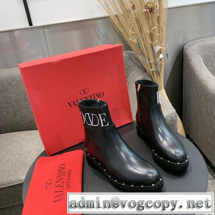 VALENTINO  おしゃれ感度が高い秋冬トレンド 寒い季節トレンド上品  ヴァレンティノ 先取り 2019/2020秋冬ファッション レザーブーツ