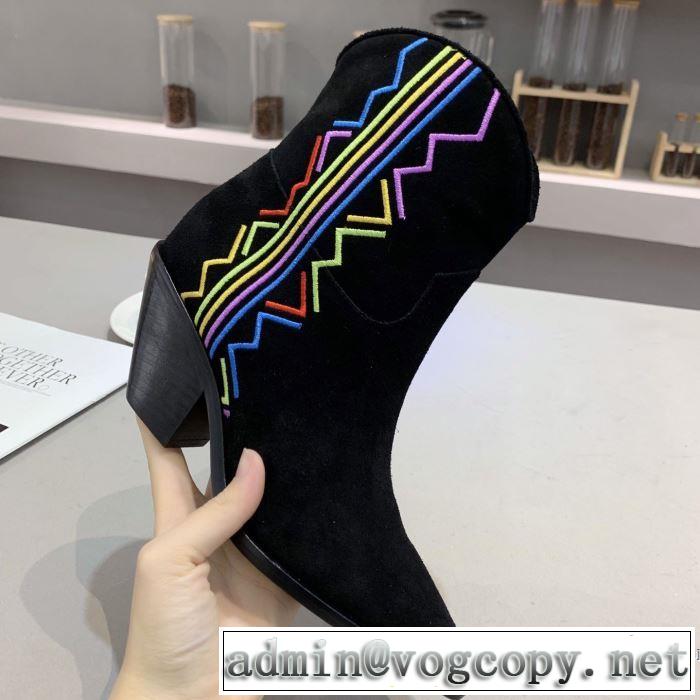 秋にこれがはやりそう ヴァレンティノ2色可選 2019秋冬トレンド押さえておきたい  VALENTINO レザーブーツ おしゃれに秋を迎えるために
