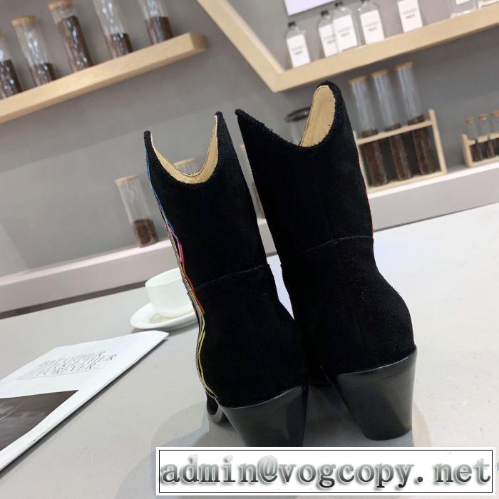秋にこれがはやりそう ヴァレンティノ2色可選 2019秋冬トレンド押さえておきたい  VALENTINO レザーブーツ おしゃれに秋を迎えるために