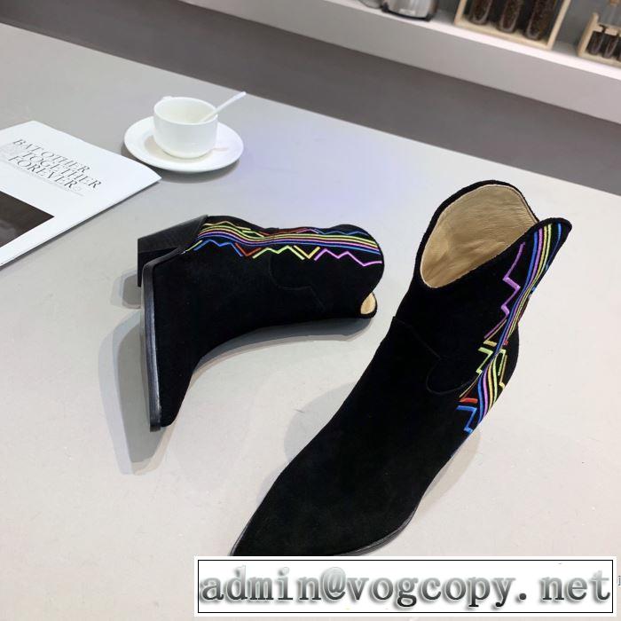 秋にこれがはやりそう ヴァレンティノ2色可選 2019秋冬トレンド押さえておきたい  VALENTINO レザーブーツ おしゃれに秋を迎えるために
