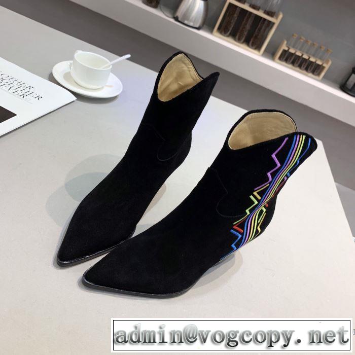 秋にこれがはやりそう ヴァレンティノ2色可選 2019秋冬トレンド押さえておきたい  VALENTINO レザーブーツ おしゃれに秋を迎えるために