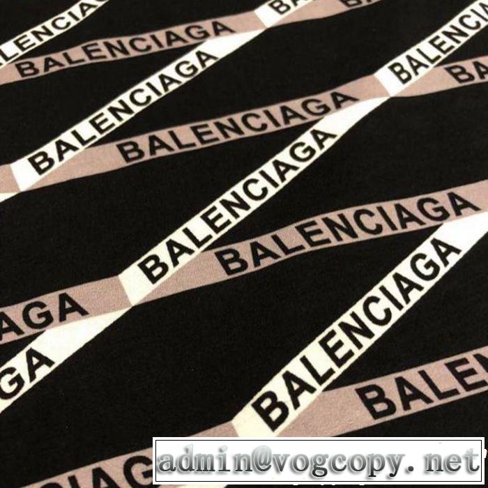 大人可愛いスタイル  バレンシアガ BALENCIAGA スタイルUPして着こなす Tシャツ/ティーシャツ