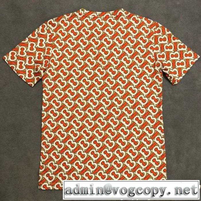 BURBERRY 素敵なスタイルで夏の定番 Tシャツ/ティーシャツ清潔感のある肌見せ バーバリー 夏の最新ファッション