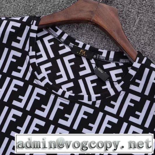 2019年の春夏に着たい 夏の大人カジュアルスタイル 大人っぽく仕上げ  FENDI フェンディ 半袖Tシャツ 3色可選