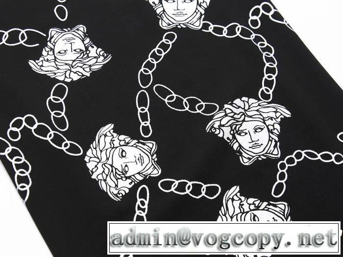 VERSACE ヴェルサーチ 半袖Tシャツ 3色可選 2019年の春夏に着たい 好印象な上品スタイル