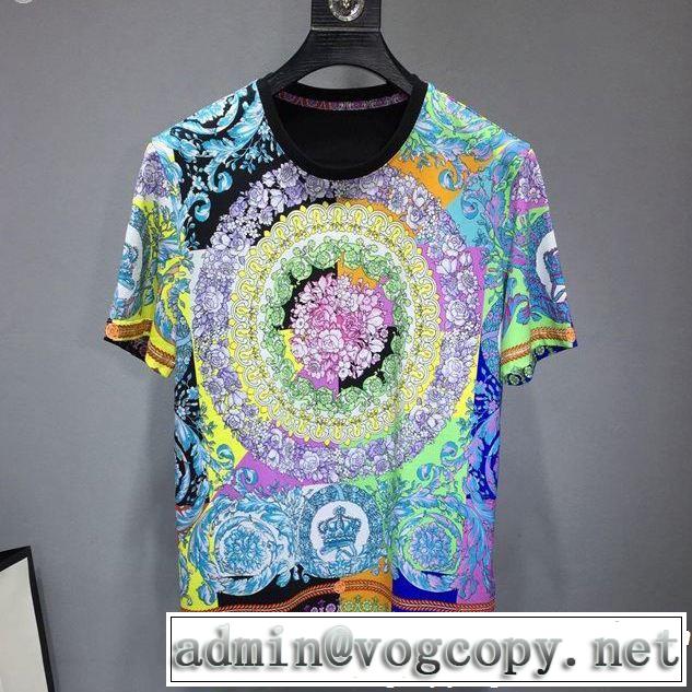 スタイルアップ効果 VERSACE ヴェルサーチ 半袖Tシャツ 今シーズン人気のアイテム