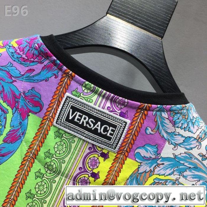スタイルアップ効果 VERSACE ヴェルサーチ 半袖Tシャツ 今シーズン人気のアイテム
