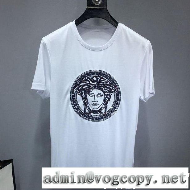 VERSACE ヴェルサーチ 半袖Tシャツ 2色可選 春夏に役立つカジュアル 軽やかな素材感