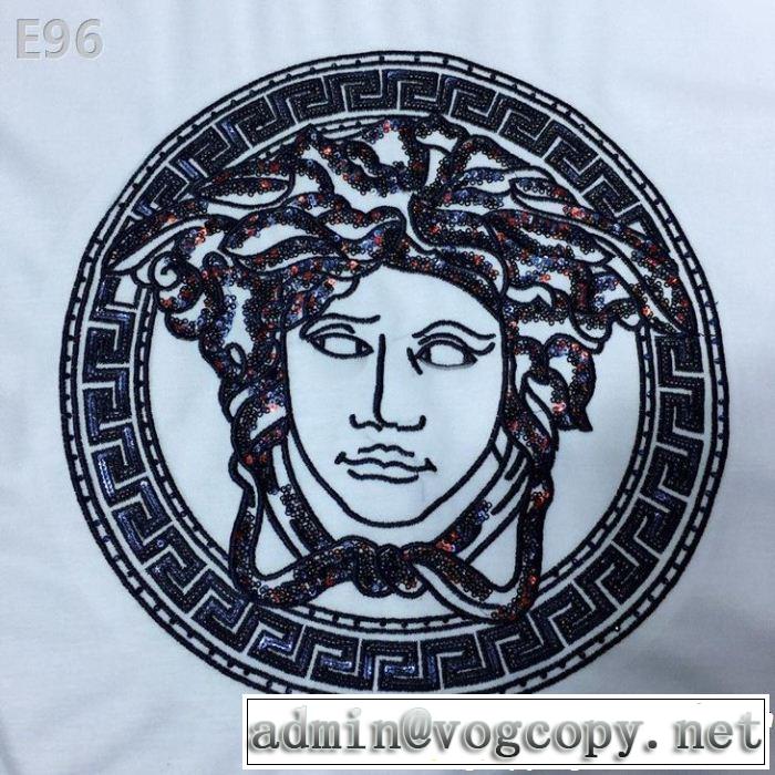 VERSACE ヴェルサーチ 半袖Tシャツ 2色可選 春夏に役立つカジュアル 軽やかな素材感