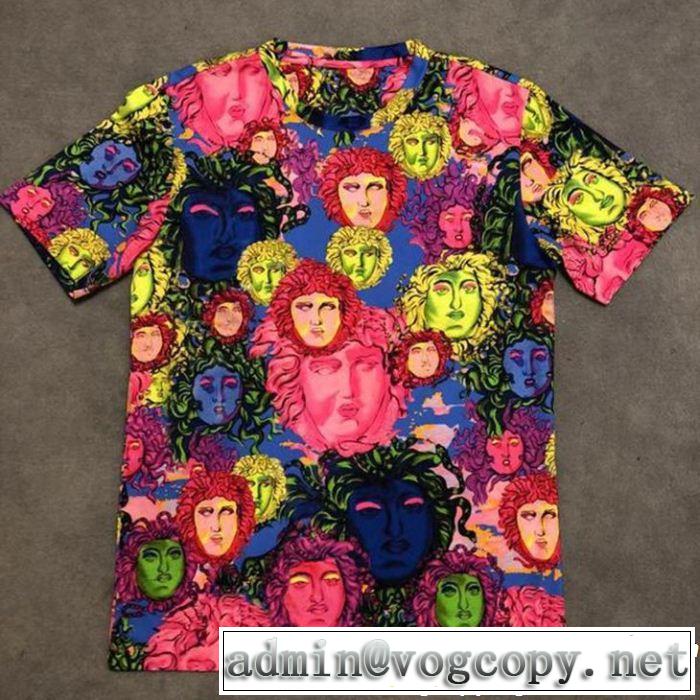 爽やかすぎない大人の印象に 夏っぽさ新作アイテム VERSACE ヴェルサーチ 半袖Tシャツ