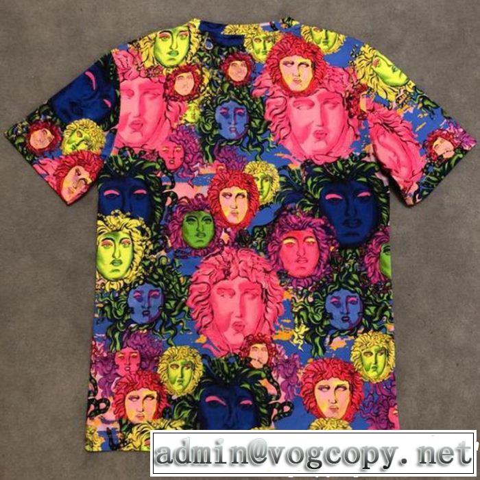 爽やかすぎない大人の印象に 夏っぽさ新作アイテム VERSACE ヴェルサーチ 半袖Tシャツ