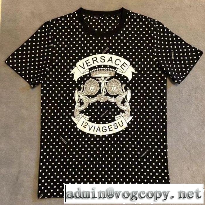 VERSACE ヴェルサーチ 半袖Tシャツ 夏の王道　適度な上品さ 新しい斬新なスタイル