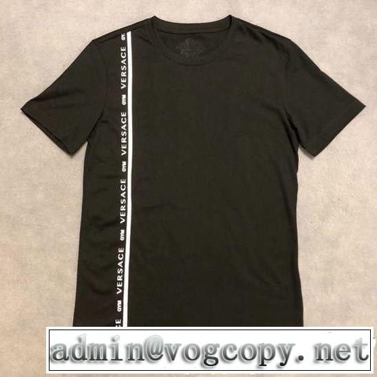2色可選 半袖Tシャツ VERSACE ヴェルサーチ 大人の可愛さを引き立て 肌触りの良いサラりと