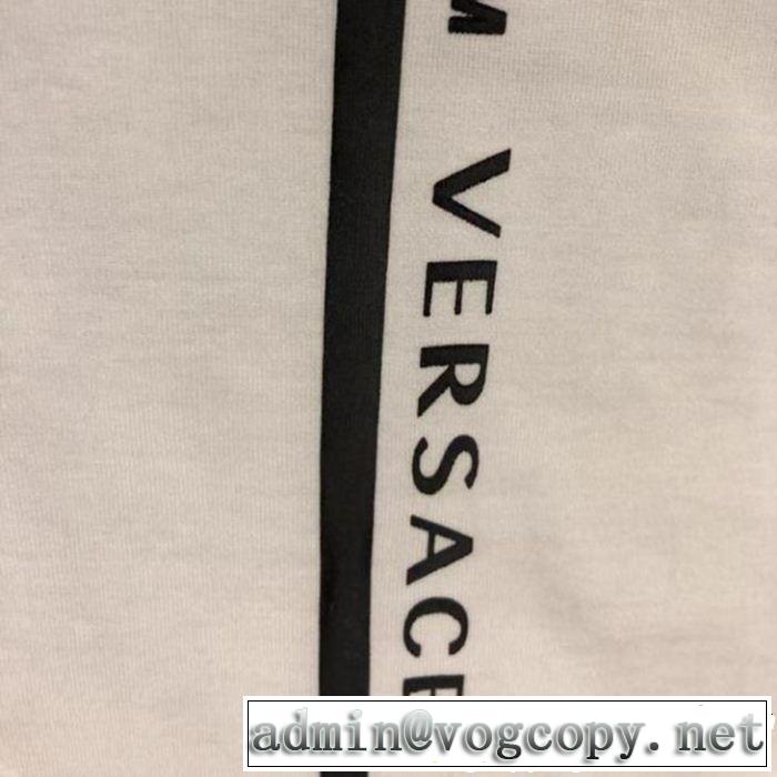 2色可選 半袖Tシャツ VERSACE ヴェルサーチ 大人の可愛さを引き立て 肌触りの良いサラりと