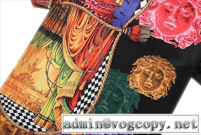 通勤の定番 VERSACE ヴェルサーチ 半袖Tシャツ リラックススタイルが実現 オシャレ上級者に