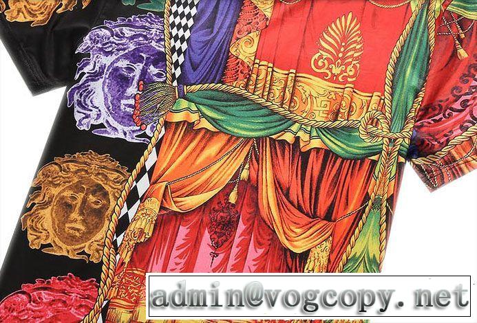 通勤の定番 VERSACE ヴェルサーチ 半袖Tシャツ リラックススタイルが実現 オシャレ上級者に