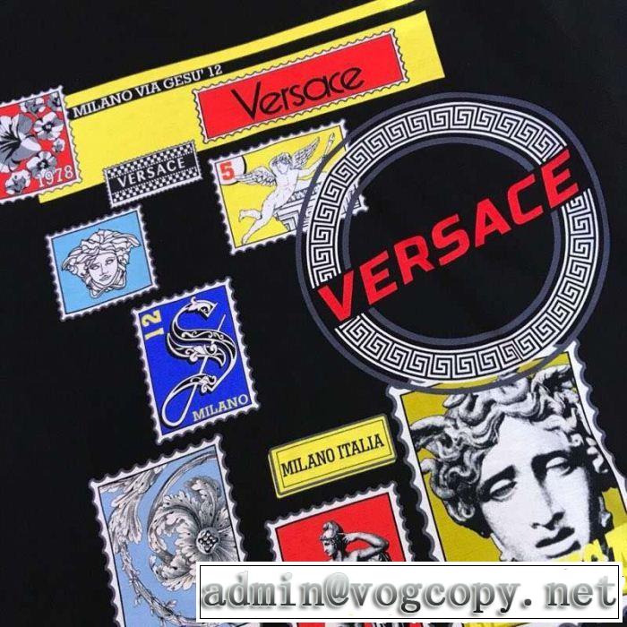 風通しのよい VERSACE ヴェルサーチ 半袖Tシャツ ユニセックススタイル スタイルを綺麗に