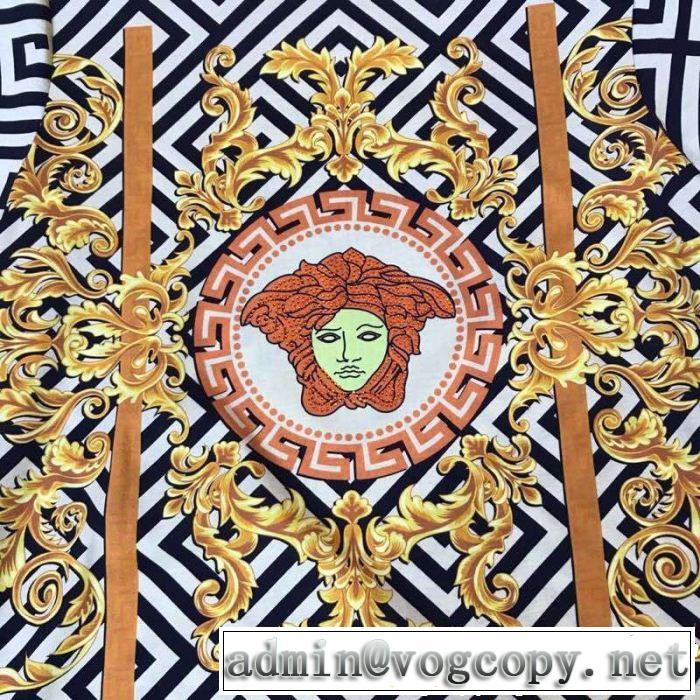 2色可選 半袖Tシャツ VERSACE ヴェルサーチ スタイルアップ効果 2019春夏も引き続きトレンド