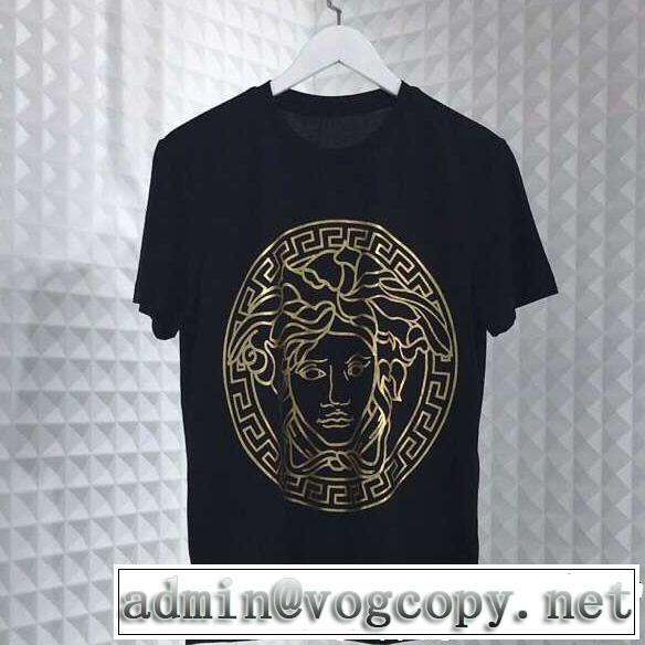 VERSACE ヴェルサーチ 半袖Tシャツ 2色可選 春夏を感じさせる 大人の華やかさを演出