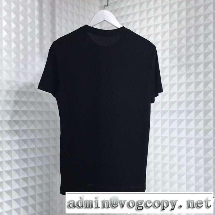 VERSACE ヴェルサーチ 半袖Tシャツ 2色可選 春夏を感じさせる 大人の華やかさを演出