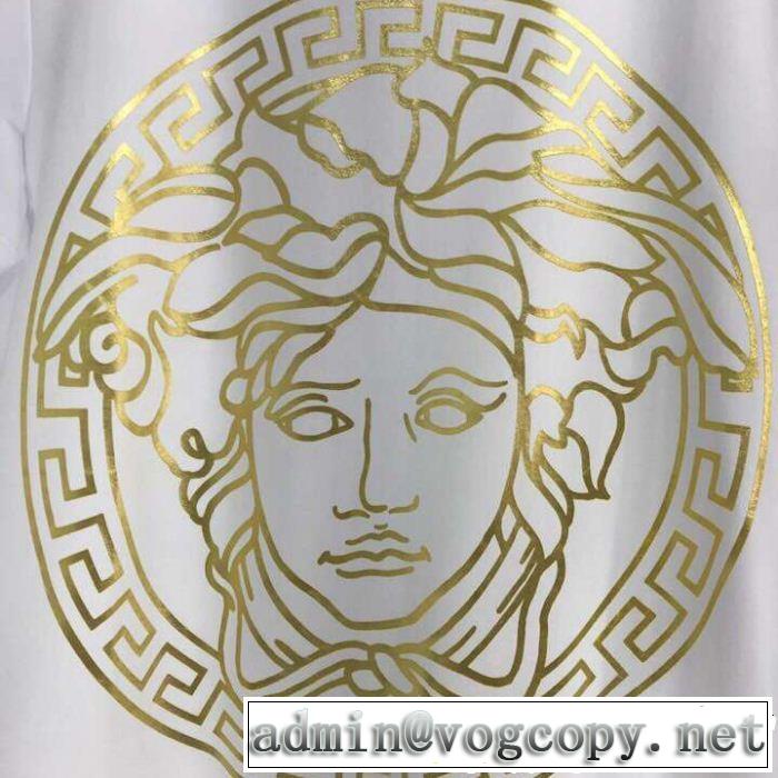VERSACE ヴェルサーチ 半袖Tシャツ 2色可選 春夏を感じさせる 大人の華やかさを演出